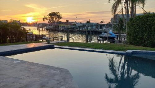 Clearwater Beach Waterfront Modern Villa 4BD 2BIG OPEN LOFT 4BT with Pool Boat Deck Sleep 15 - Foto 3