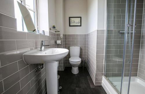 Premium 4 large double bed townhouse in Bicester, next to Bicester Village - Foto 14