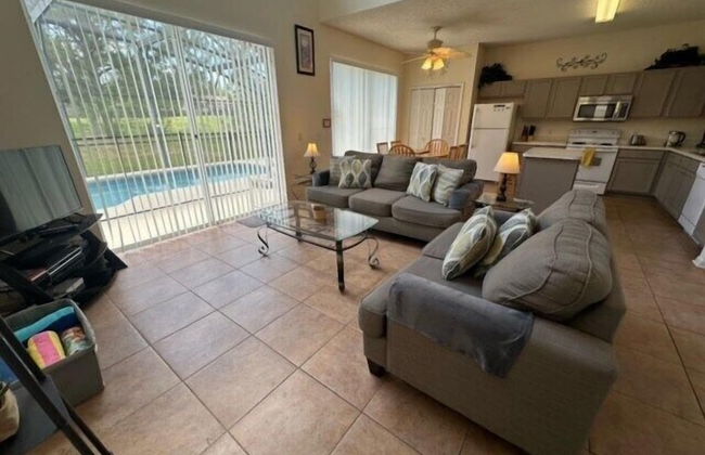 South Facing Pool Home - Room for the Whole Family! - Photo 15