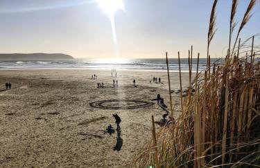 Byron - Luxury Self-Catering Coastal Apartment at the Heart of Woolacombe with Heated Indoor Pool & Gym - 4 Minutes Walk to Beach! 6 Middlecombe - Photo 9