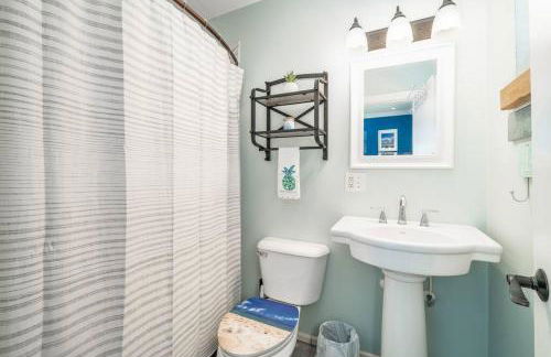 Why Knot Getaway…Rooftop with WaterView! Unit F - Foto 44