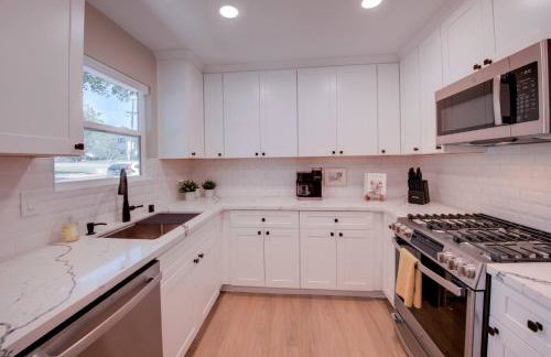 Folsom Old Town Escape • Cozy Cottage + Library - Foto 65