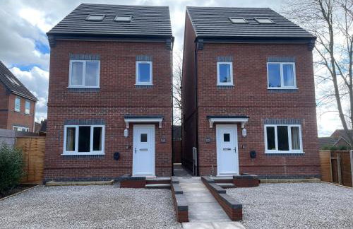 Brand New High Spec House with Parking & Wi-Fi By Home Away From Home - B - Foto 26