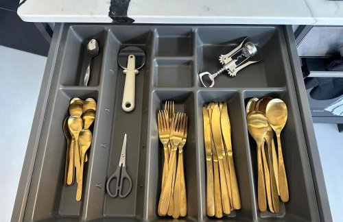 The Secret Agent Apartment - Brought to you by Coastline Retreats - Brand New - 2 mins walk to Beach - Childrens play den - Pool Table - Time Crisis Arcade Machine - Foto 8