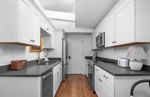 Modern Loft | Parking Included, Walk to Downtown - Foto 7