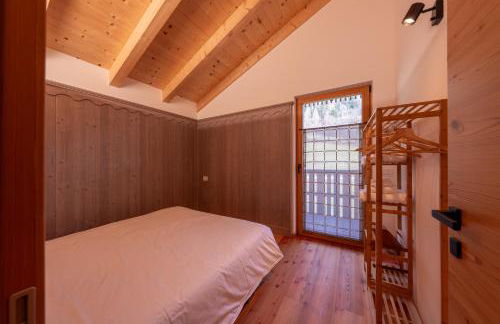 GreenWood Chalet - Spacious Alpine Retreat with Mountain Views - Photo 25