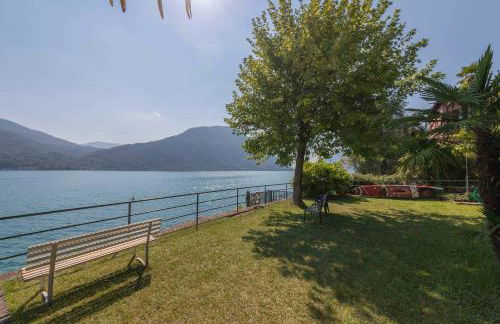 LakeStudio with Private Beach - Photo 17