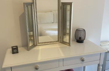 Restful Harbourside Apartment with Garden - Foto 24