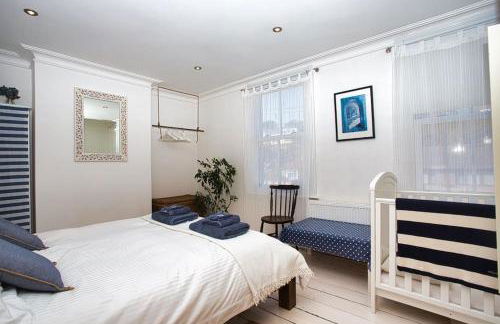 Restful and Cosy 4 Bed Home Minutes from the Beach - Foto 28
