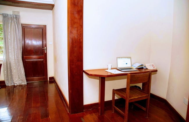 Lush Gardens Apartment 2 - Photo 10