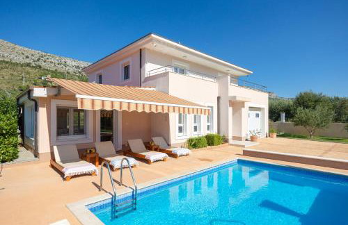 VILLA MILLA with private pool, jacuzzi, sauna, gym, max. 8 person - Photo 35