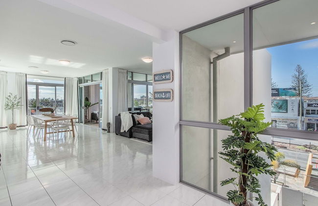 Mermaid Beach Luxury Penthouse - Photo 24