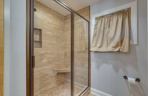 Lakefront Butler Home with Hot Tub and Fire Pit! - Foto 14