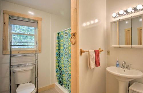 The Cedars Cabin with Beach Access on Panther Pond - Foto 13