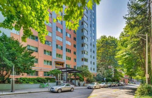 Vibrant Downtown, King Bed, Work Desk & Kitchen - Foto 26