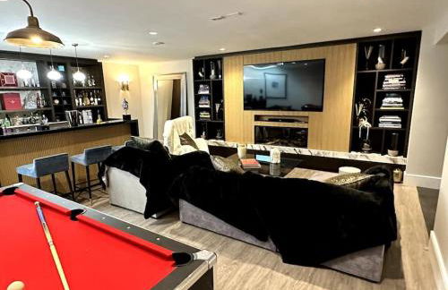 Luxury 4-bed home with club room - Photo 19