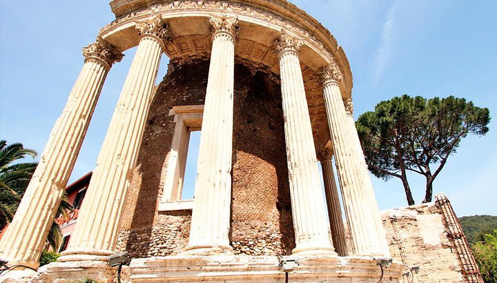 Lo mejor de la visita guiada de Tivoli con Old Town, D'Este, Gregoriana y Adriano Villas - Foto 1, Templo de Hércules en Tivoli