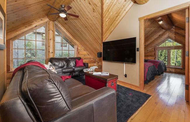 Luxury Log Chalet | Pool + Private HotTub | Ski In/Out | Overlooking Greywolf GC - Photo 21