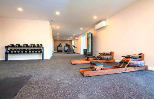 2-Bedroom Modern apt with Gym, roof terrace, Free Parking and 3 min walk to train st - Foto 24