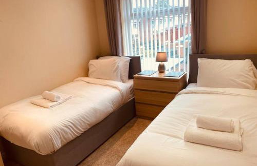 Comfy House with Parking for Multiple Vehicles - Foto 18