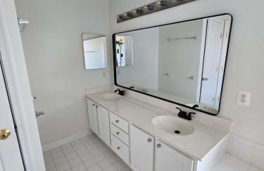 Spacious Townhouse near DC Airport Work Friendly - Foto 25