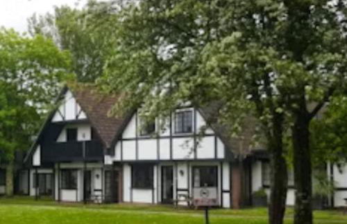 3.9. Tudor Court - Foto 28