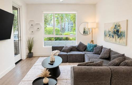Charming 2BR Retreat Pool Gym 10min to Disneyland - Foto 1