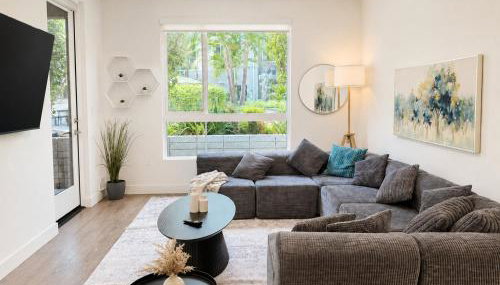Charming 2BR Retreat Pool Gym 10min to Disneyland - Foto 1