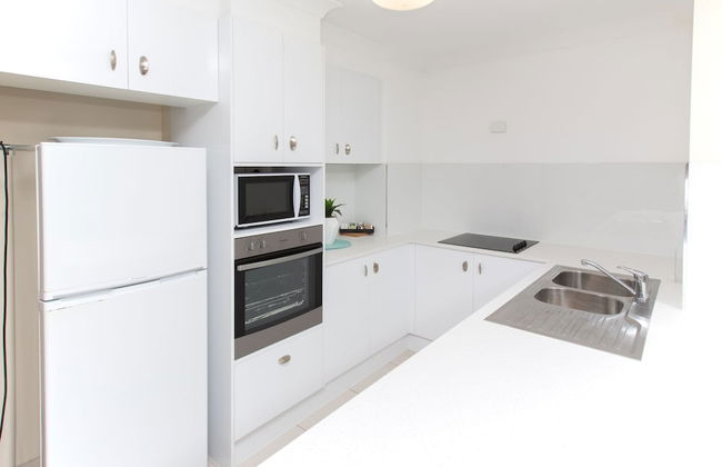 Miami Beachside Holiday Apartments - Photo 11