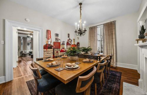 Bourbon-themed home w arcade & hot tub for groups - Foto 2