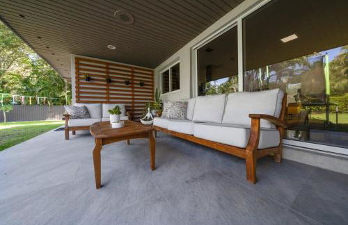 Boho House - Stylist Home with Parking and large Yard - Foto 12