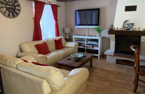 Two Cottages in Beautiful Brittany 5 Bedrooms Sleeps 10 Pets Welcome Heated Swimming Pool Free Wifi - Foto 23