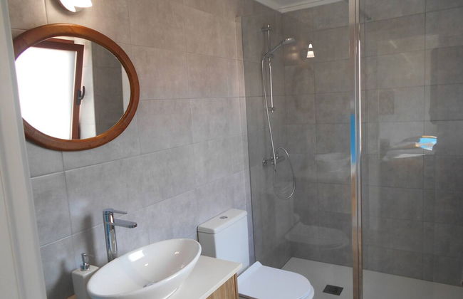 Cottage With 2 Bedrooms With Both En-suite Bathrooms in a Seaside Village - Photo 11