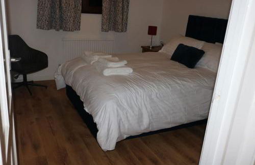 Entire -4 Bedrooms Detached House with Driveway - Foto 18