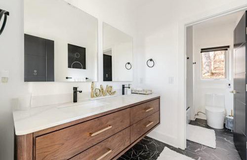 Modern Lakeview Home with Private Dock Sleeps 5 - Foto 33