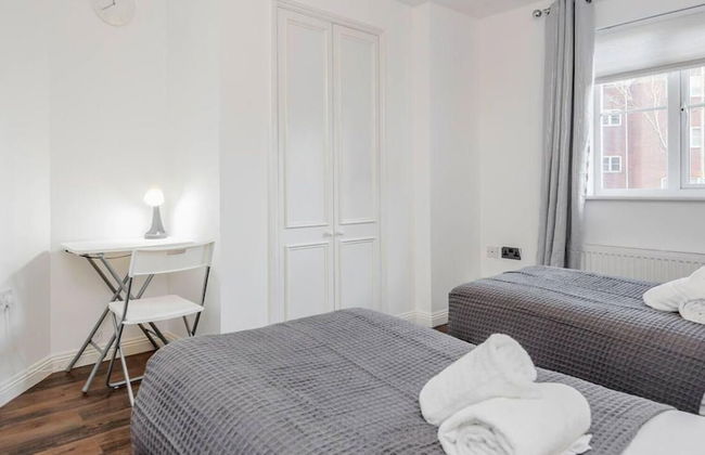 2 Bed Apartment Sleeps 5 - Wifi, Free Parking - Photo 7