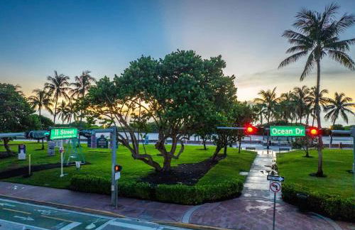 Versace Mansion Neighbor (Floor 1) Sleeps 9 - Foto 39