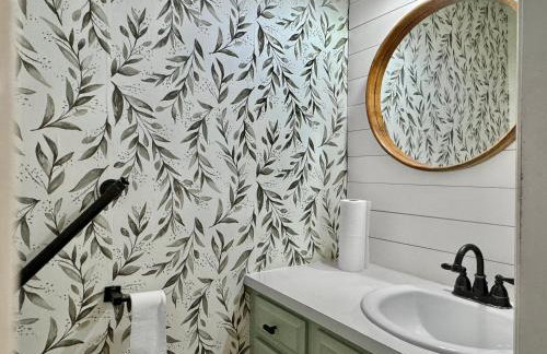 Cozy Home Away From Home - Pet-friendly, King bed - Foto 16