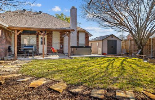 Frisco Escape Oasis Home w/Spa - Foto 38