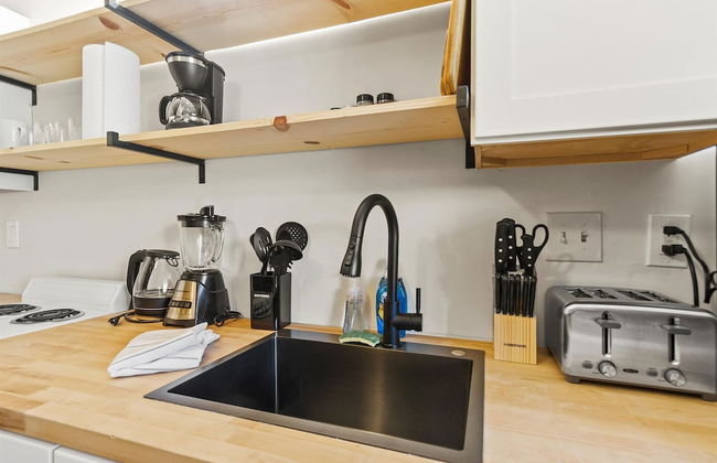 Spacious Studio Apt - Near Merrimack Park - Foto 8