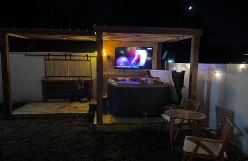 Large Five Bedroom house with outdoor patio with Jacuzzi and television! - Foto 12