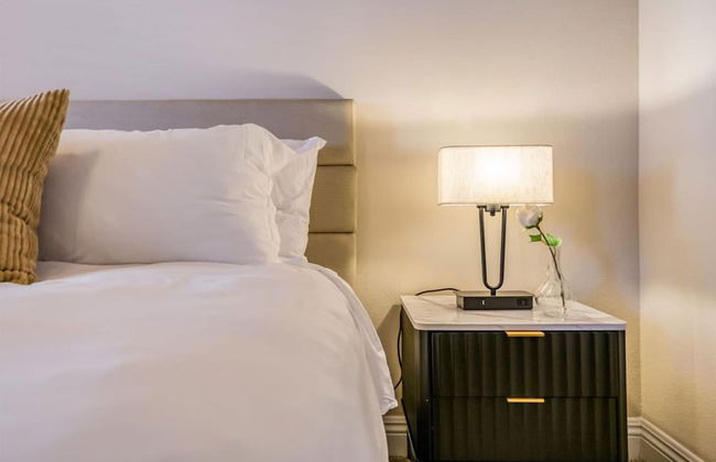 2BR Getaway Pool Gym Basketball Court Theater Access - Photo 25