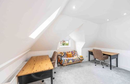 The Lymington Hub Slps 13 hot tub/chef/spa - Photo 33