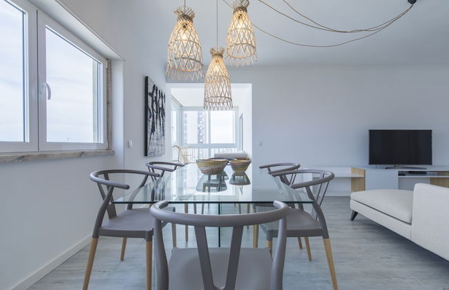 Luxurious Seaview Apartment in Estoril - Photo 17