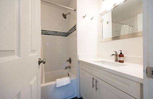 Bright Pacifica Townhouse - Photo 5