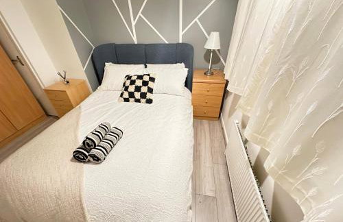 Spacious Luton Airport Accommodation - Perfect for Contractors, Families, Tourists & Long Stays - Foto 19