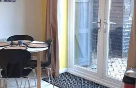 Tropical Sun Homes - Beautiful spacious 3 bed home in a serene environment with free parking for 2 cars - Foto 32