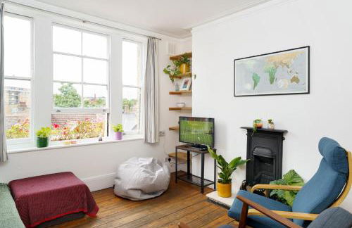 50 meters to the metro - Foto 5