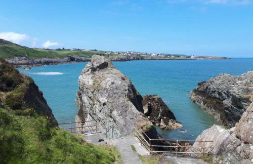 Coastal bungalow, sleeps 5 and ideal for walkers - Photo 2