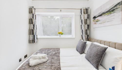 Modern 4BR House, Spacious, Garden, Free Parking - Foto 2, towels, wardrobe